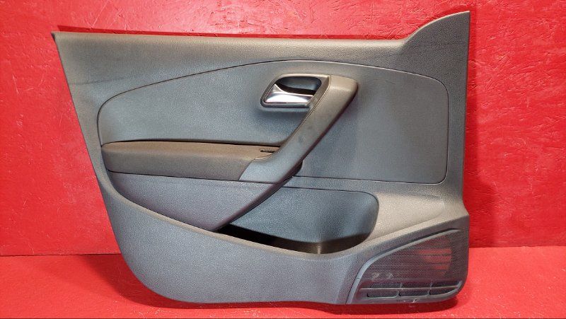 обшивка двери передняя левая Volkswagen Polo 5 поколение 2011, 1.2 л., CGPB, бензин, 6R4867011 - фото №1