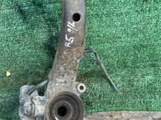 кулак поворотный левый Volkswagen Passat B5 1999, 8D0407258