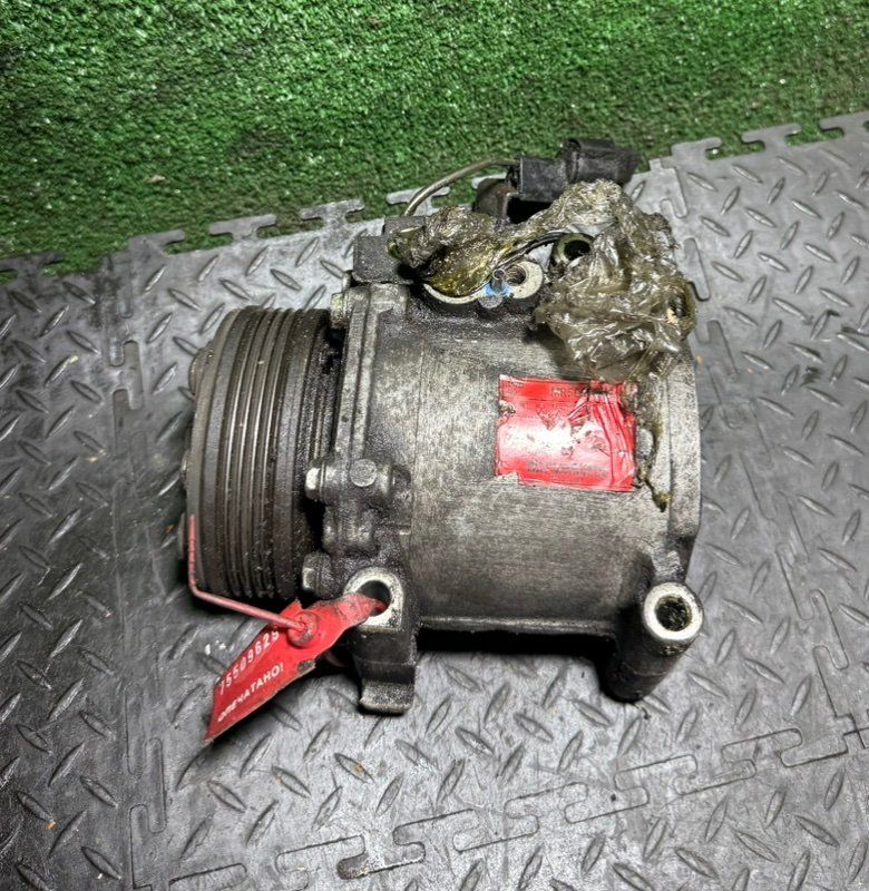компрессор кондиционера Mitsubishi Carisma 1 поколение 1998, AKC200A072 - фото №1