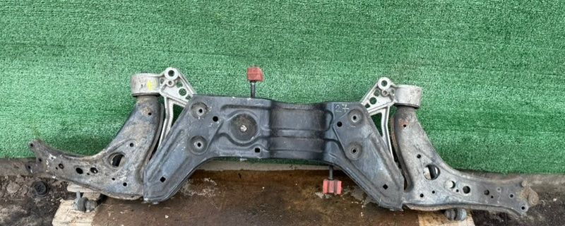 балка подвески передняя (подрамник) Volkswagen Golf 5 поколение 2004 - фото №1