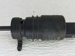 насос (моторчик) омывателя стекла Volkswagen Passat B6 2006, 2.0 л., BKP, дизель