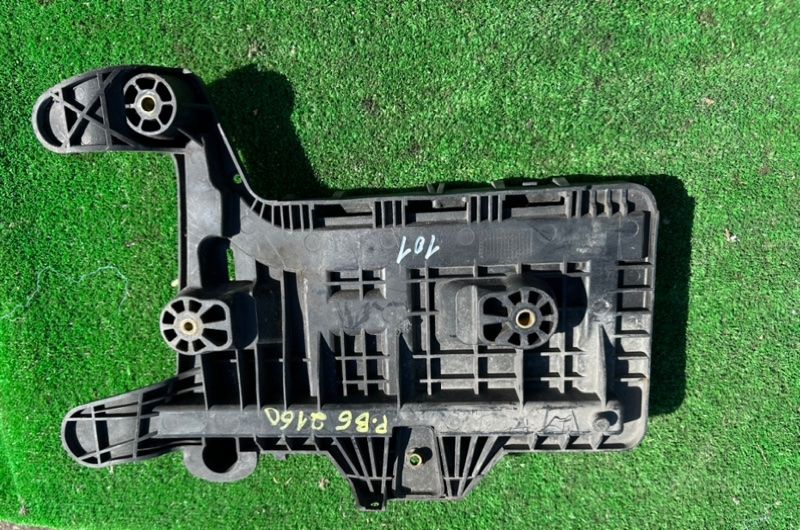 крепление аккумулятора Volkswagen Golf 5 поколение 2006, 1K0915333C - фото №1