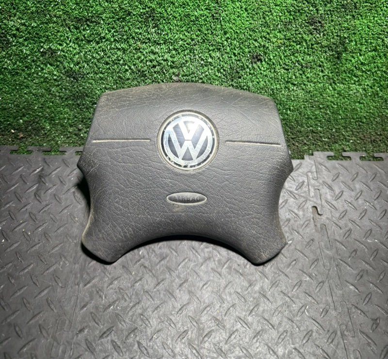 подушка безопасности водителя Volkswagen Sharan 1 поколение 1998, 1.9 л. - фото №1