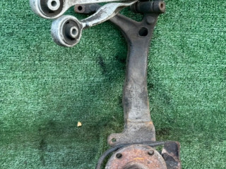 кулак поворотный правый Audi A4 B5 1999, 8D0407258