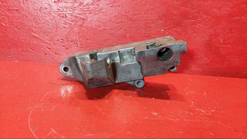 кронштейн (крепление) Land Rover Freelander 1 поколение 2002, 2.0 л., 20T2N, дизель, 11162247711 - фото №1