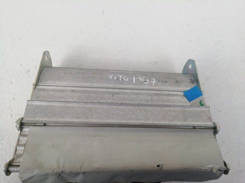 подушка безопасности коленная Mercedes-Benz V-Класс W638 2003, OM611, 6388600402 - фото №1