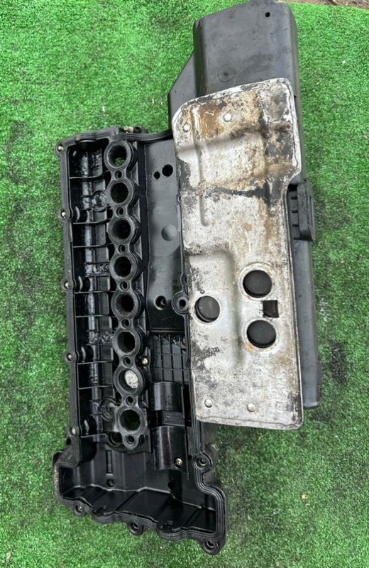 клапанная крышка Land Rover Freelander 1 поколение 2003, 2.0 л., 928400449 - фото №1
