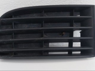заглушка (решетка) в бампер Volkswagen Golf 5 поколение 2007, 1K0853666
