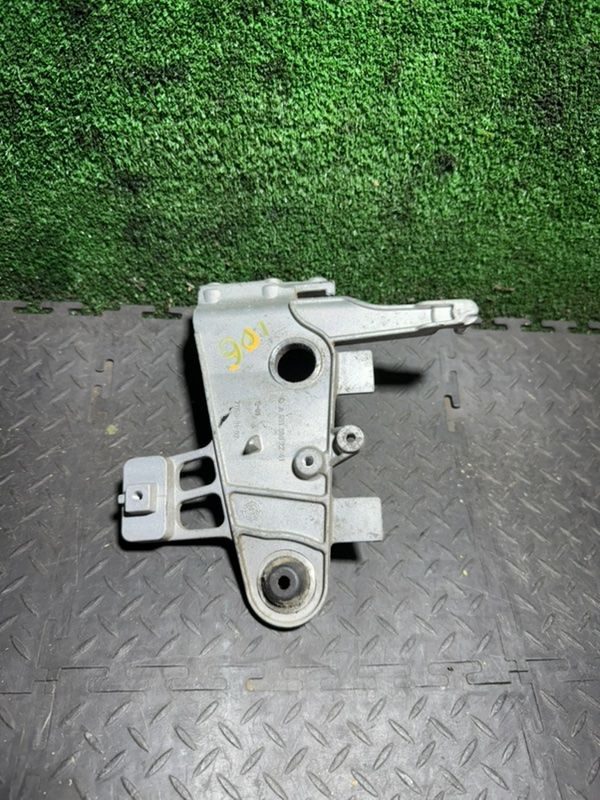 кронштейн (крепление) Mercedes-Benz E-Класс W212/S212/C207/A207 2012, 2.2 л., A6510902241 - фото №1
