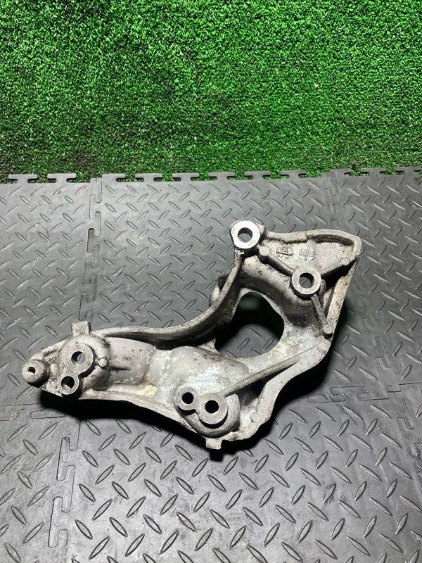 кронштейн генератора Peugeot 407 1 поколение 2005, 9658199180 - фото №1