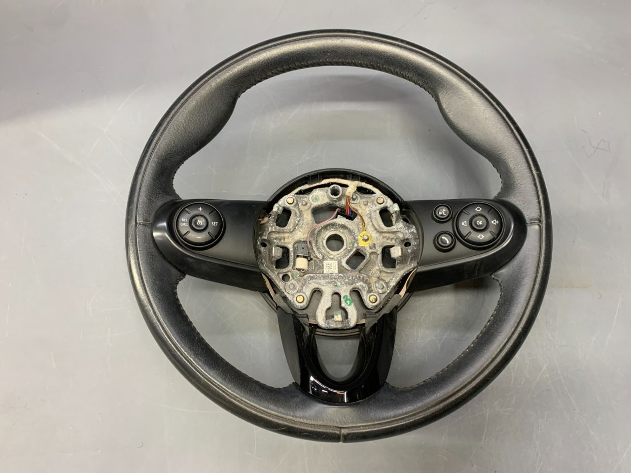руль Mini Cooper S 3 поколение F55 2016, 2.0 л., B46 A20 A, бензин, АКПП, b49, хетчбэк 5 дв., передний привод, 32306996047, 6996047, 32306865133, 6865133, 32306864893, 6864893, 61316814563, 6814563 - фото №1