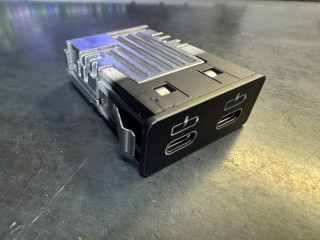 разъем AUX / USB Mini Clubman 2 поколение [рестайлинг] 2023, 2.0 л., бензин, АКПП, 851, полный привод, 84108711938, 84108795243, 8711938, 8795243, 84105A84160, 5A84160