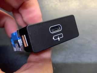 разъем AUX / USB Mini Cooper S 3 поколение [2-й рестайлинг] F56 2023, 2.0 л., бензин, робот, c3b, хетчбэк 3 дв., 84108711940, 8711940