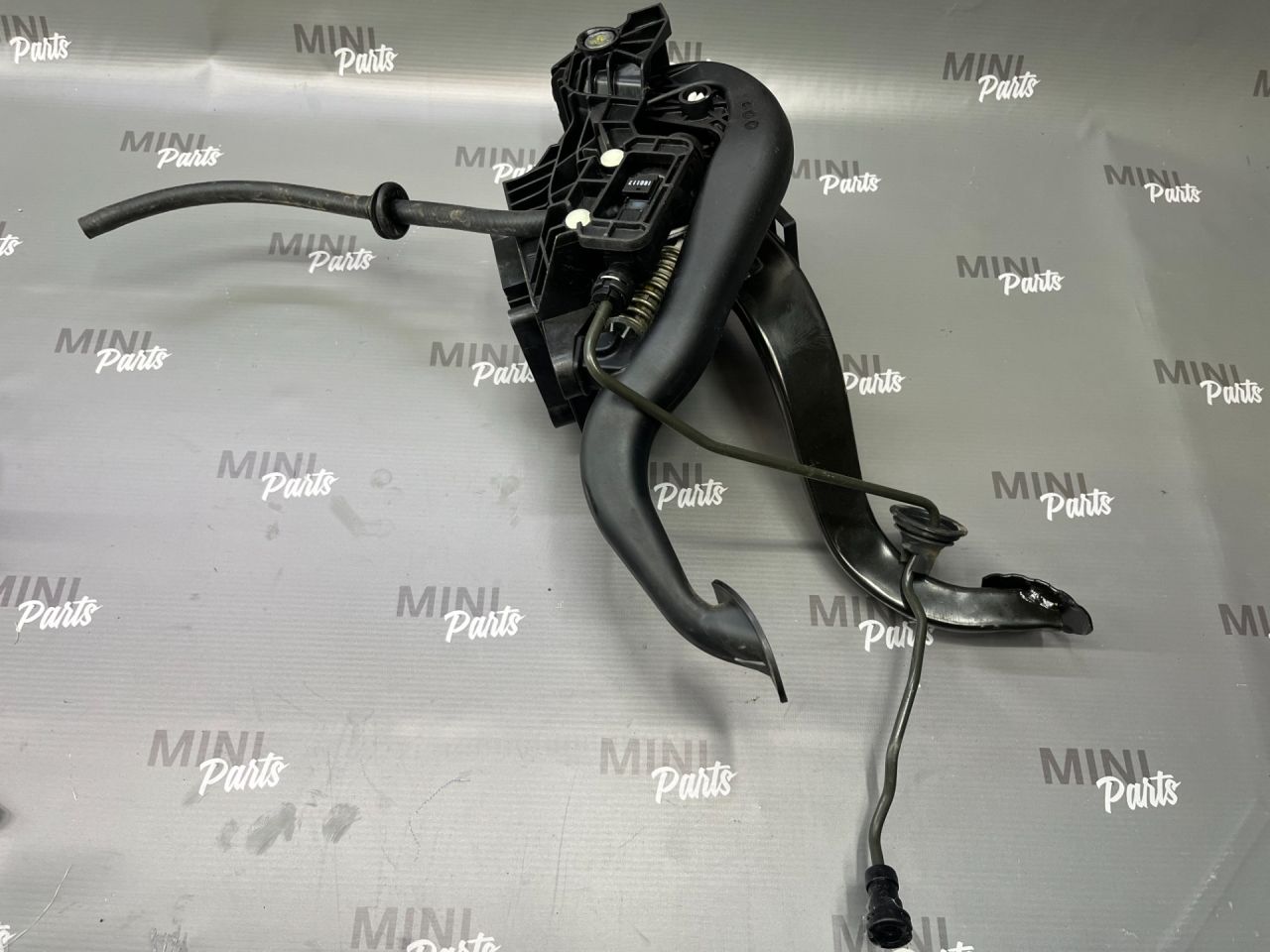 педаль сцепления Mini Clubman 2 поколение (F54) F54 2017, 1.5 л., бензин, МКПП, c2b, полный привод, 21526865168, 6865168, 21526854647, 6854647, 35006870844, 6870844 - фото №1