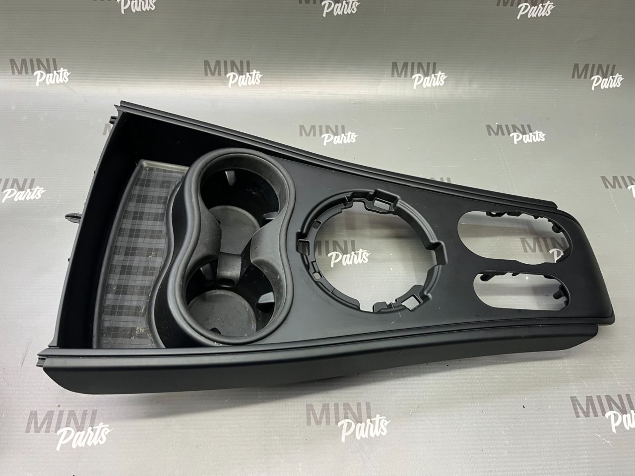 подстаканник Mini Countryman 2 поколение 2017, бензин, АКПП, a94, передний привод, 51169333408, 9333408, 51169344858, 9344858, 51169344856, 9344856 - фото №1