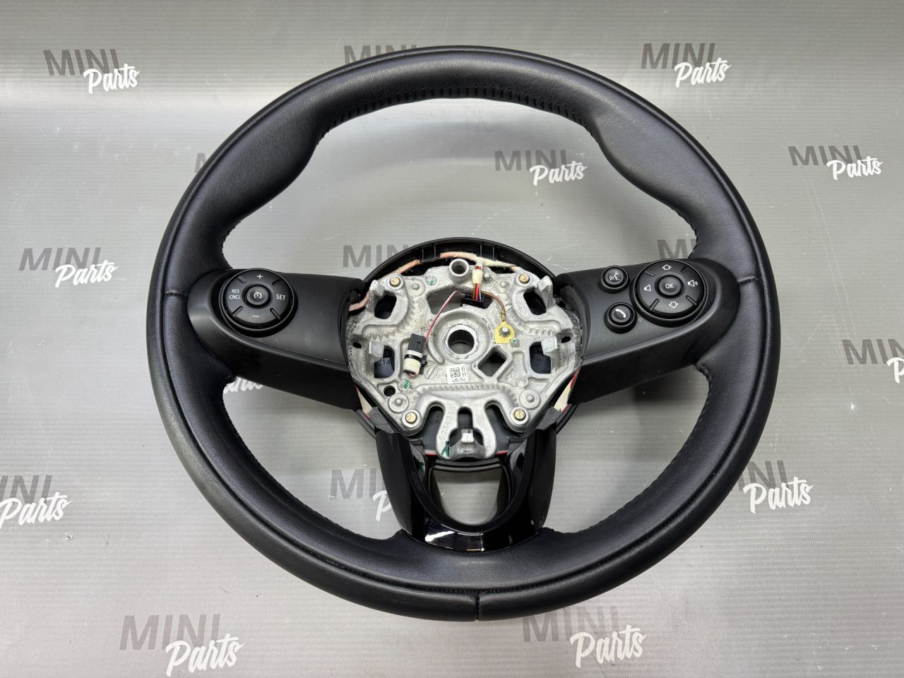 руль Mini Countryman 2 поколение 2017, бензин, АКПП, a94, передний привод, 32306996047, 6996047, 32306865133, 6865133, 32306864893, 6864893, 61316814563, 6814563 - фото №1