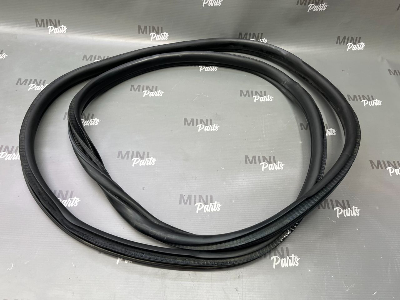 уплотнитель двери Mini Clubman 2 поколение (F54) F54 2017, 1.5 л., бензин, МКПП, c2b, полный привод, 51727344159, 7344159 - фото №1