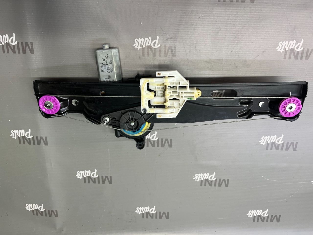 стеклоподъемник задний левый Mini Cooper S 3 поколение F55 2016, 2.0 л., B46 A20 A, бензин, АКПП, b49, хетчбэк 5 дв., передний привод, 67627354890, 7354890, 51357490207, 7490207 - фото №1