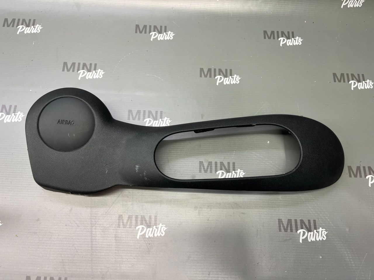 накладка на сиденье правая Mini Clubman 2 поколение (F54) F54 2017, 1.5 л., бензин, МКПП, c2b, полный привод, 52107416370, 7416370 - фото №1