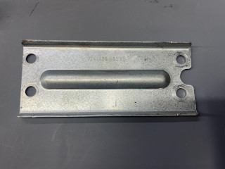 кронштейн (крепление) Mini Countryman 2 поколение F60 2017, 1.5 л., B36 A15 A, бензин, АКПП, c2m, хетчбэк 5 дв., передний привод, 51717292429