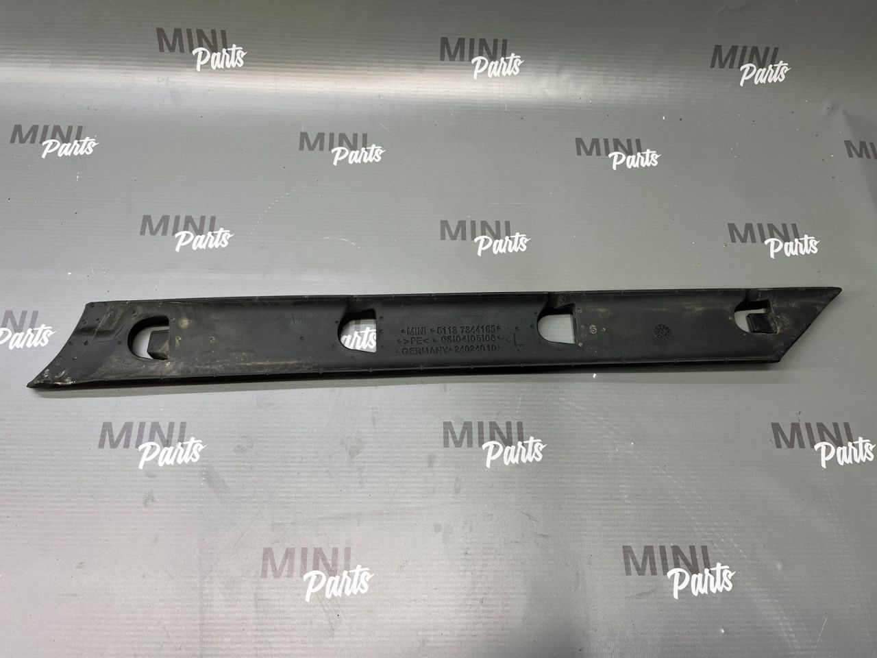 Уплотнитель стекла Mini Clubman 2 поколение (F54) F54 2017, 1.5 л., бензин, МКПП, c2b, полный привод, 51137344185, 7344185 - фото №1