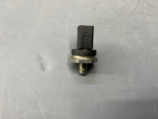 датчик давления топлива Mini Cooper 3 поколение F56 2015, 1.5 л., бензин, АКПП, b22, передний привод, 13537620946, 7620946, 13537584404, 7584404