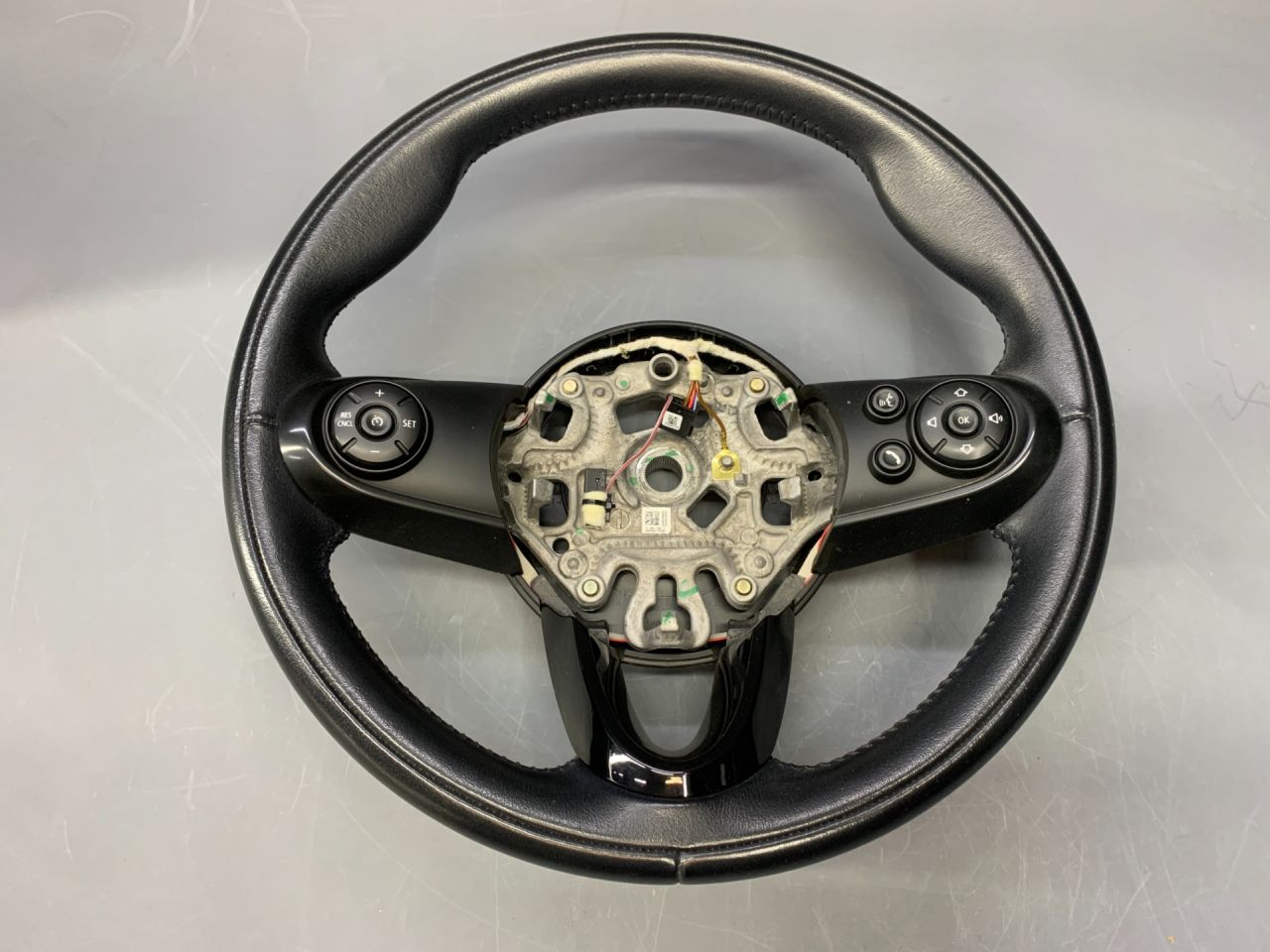 руль Mini Countryman 2 поколение F60 2017, 1.5 л., бензин, 32306996047, 6996047, 32306865133, 6865133, 32306864893, 6864893, 61316814563, 6814563 - фото №1