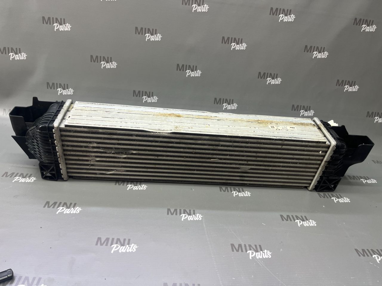 интеркулер Mini Countryman 2 поколение 2017, бензин, АКПП, a94, передний привод, 17517617598, 7617598 - фото №1