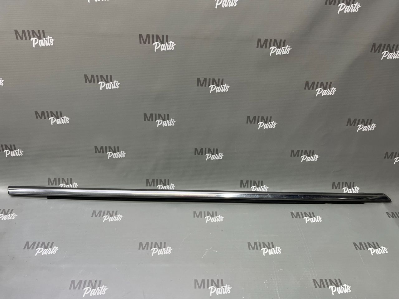 молдинг двери передней правой Mini Countryman 2 поколение 2017, бензин, АКПП, a94, передний привод, 51337390100, 7390100 - фото №1