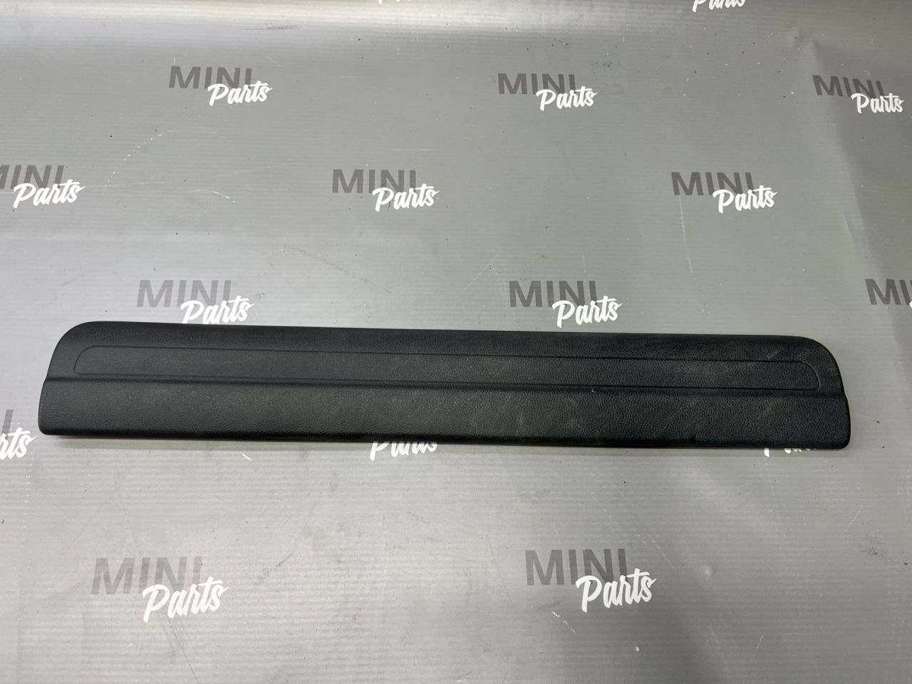 накладка на порог внутренняя Mini Clubman 2 поколение (F54) F54 2017, 1.5 л., бензин, МКПП, c2b, полный привод, 51477391492, 7391492, 51477353844, 7353844 - фото №1