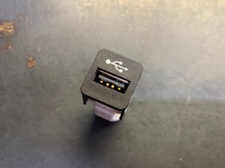 разъем AUX / USB Mini Clubman 2 поколение (F54) F54 2017, 1.5 л., бензин, МКПП, c2b, полный привод, 84109229294, 9229294