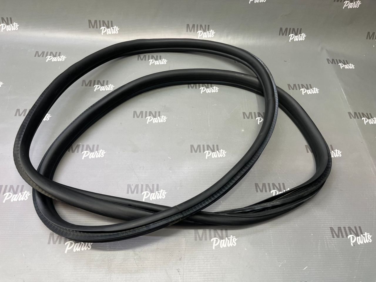 уплотнитель двери Mini Clubman 2 поколение (F54) F54 2017, 1.5 л., бензин, МКПП, c2b, полный привод, 51727344161, 7344161 - фото №1