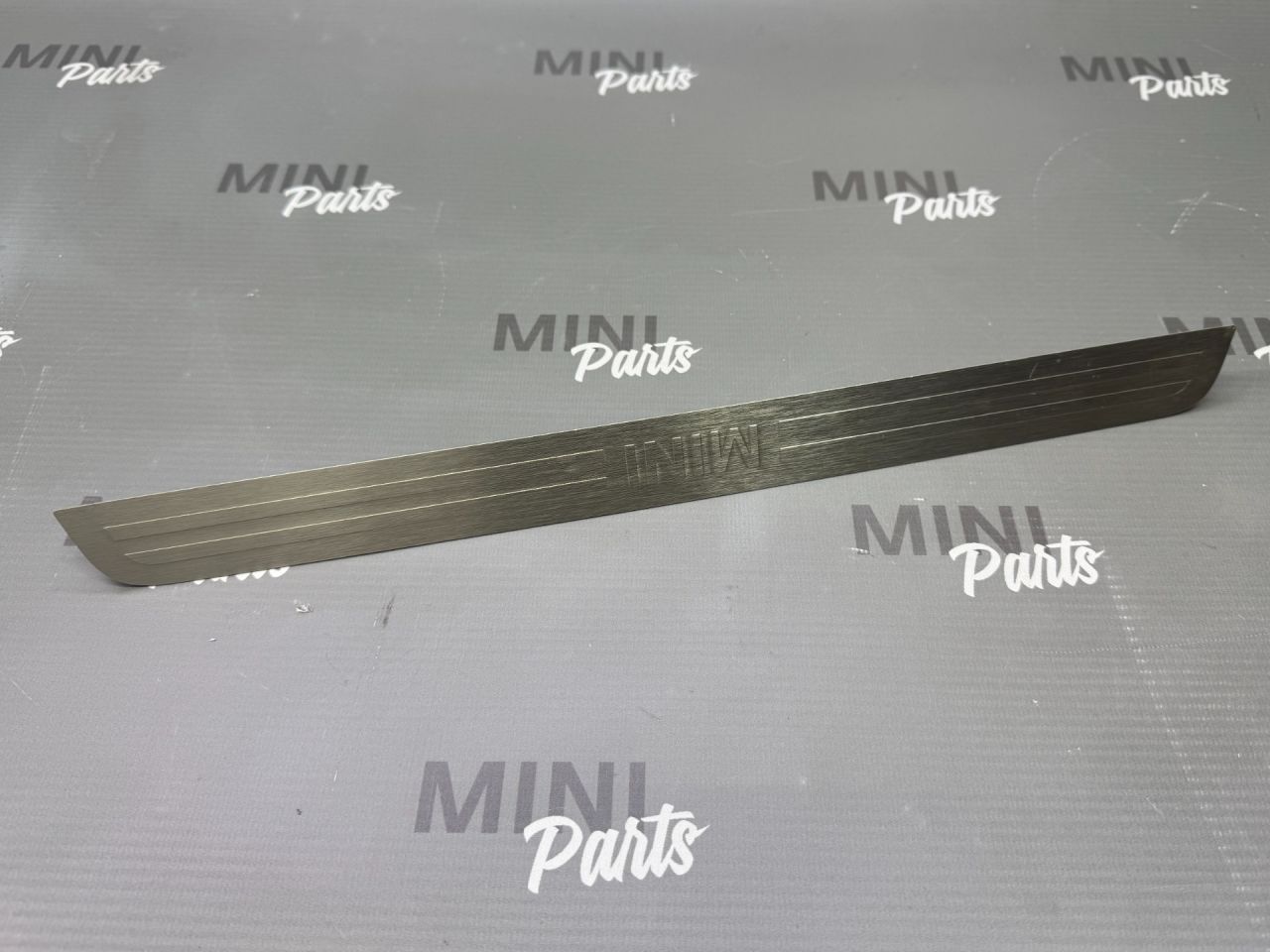 накладка на порог внутренняя Mini Countryman 2 поколение F60 2017, 1.5 л., B36 A15 A, бензин, АКПП, c2m, хетчбэк 5 дв., передний привод, 51777389348, 7389348 - фото №1