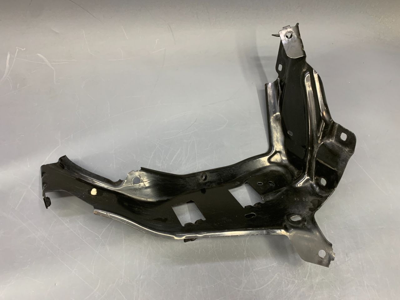 крепление фары правой Mini Clubman 2 поколение (F54) F54 2017, 1.5 л., бензин, МКПП, c2b, полный привод, 51647351536, 7351536 - фото №1