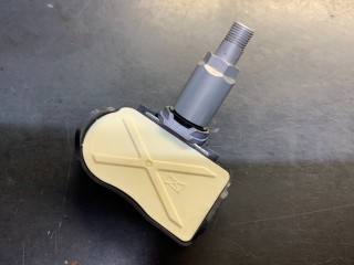 датчик давления в шине Mini Cooper 3 поколение [рестайлинг] F55 2020, 1.5 л., B36 A15 A, бензин, АКПП, b71, хетчбэк 5 дв., передний привод, 36106881890, 6881890, 36106856209, 6856209