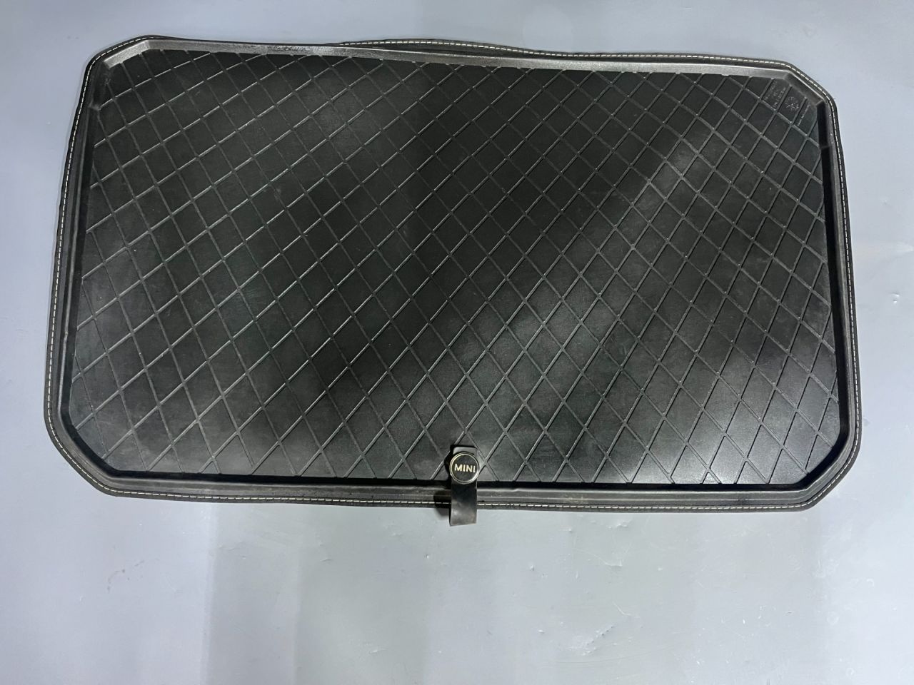 ковер багажника Mini Cooper S 3 поколение F55 2016, 2.0 л., B46 A20 A, бензин, АКПП, b49, хетчбэк 5 дв., передний привод, 51472358313, 2358313 - фото №1