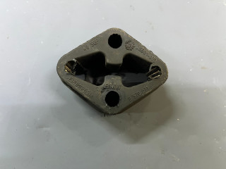 Резинка глушителя Mini Clubman 2 поколение [рестайлинг] 2023, 2.0 л., бензин, АКПП, 851, полный привод, 18208570671, 8570671