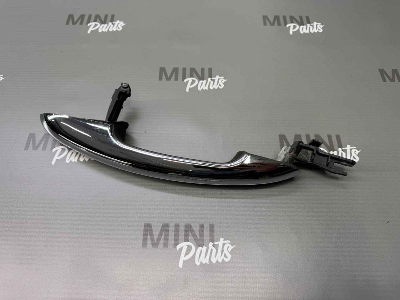 ручка наружная задняя правая Mini Cooper 3 поколение F56 2015, 1.5 л., бензин, АКПП, b22, передний привод, 51217317636, 7317636 - фото №1