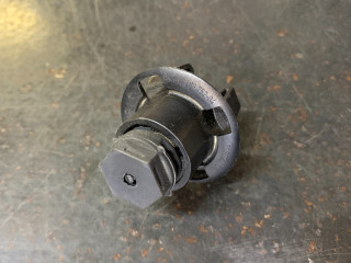 отбойник капота Mini Cooper S 3 поколение [2-й рестайлинг] F56 2023, 2.0 л., бензин, робот, c3b, хетчбэк 3 дв., 51767183752, 7183752, 51767348121, 7348121