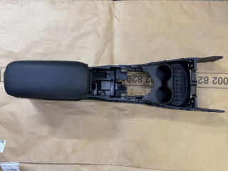 подлокотник Mini Clubman 2 поколение [рестайлинг] 2023, 2.0 л., бензин, АКПП, 851, полный привод, 51169871627, 9871627, 51169306115, 9306115