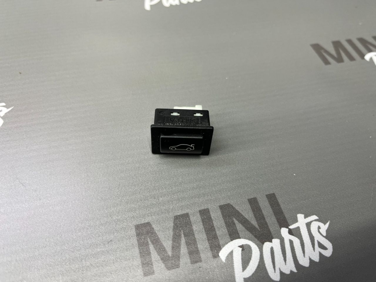 кнопка открытия багажника Mini Clubman 2 поколение (F54) F54 2017, 1.5 л., бензин, МКПП, c2b, полный привод, 61319200316, 9200316, 61316921846, 6921846 - фото №1