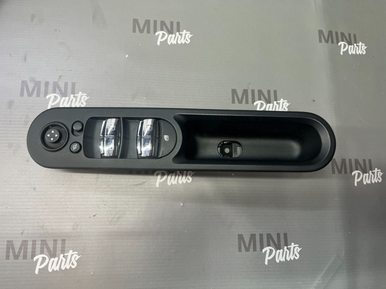 блок управления стеклоподъемниками Mini Clubman 2 поколение (F54) F54 2017, 1.5 л., бензин, МКПП, c2b, полный привод, 61319354861, 9354861, 51417363005, 7363005 - фото №1