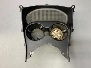 подстаканник Mini Clubman 2 поколение (F54) F54 2017, 1.5 л., бензин, МКПП, c2b, полный привод, 51169306120, 9306120