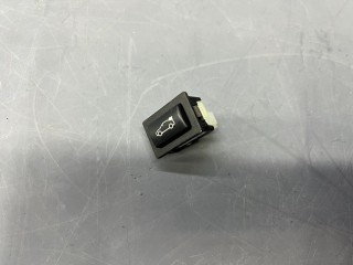 кнопка открытия багажника Mini Cooper 3 поколение F56 2015, 1.5 л., бензин, АКПП, b22, передний привод, 61319200316, 9200316