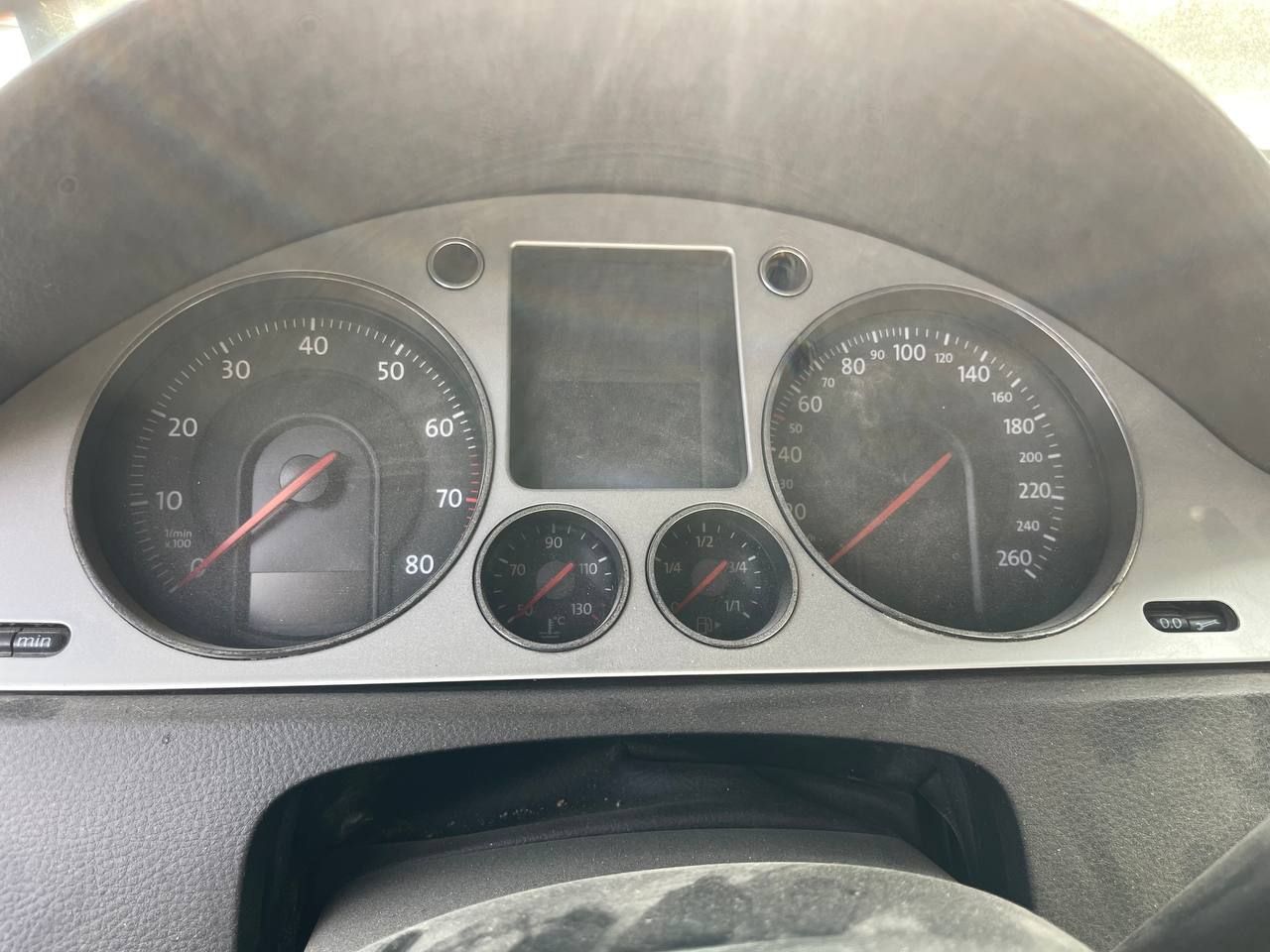 щиток приборов (приборная панель) Volkswagen Passat B6 2008, 1.8 л., BZB, бензин, МКПП, черный, седан, передний привод - фото №1