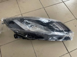 фара правая Kia Rio 3 поколение (2011 - 2015), 921024X500
