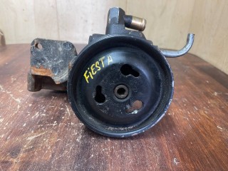 насос гидроусилителя руля Ford Fiesta 4 поколение (1996 - 2000), 1.3 л., DHA, бензин, МКПП, хетчбэк 5 дв., 96MF3A733AE