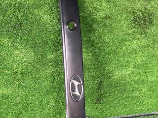 накладка подсветки номера Hyundai Accent 2 поколение (LC) 2011, 1.5 л., бензин, МКПП, седан