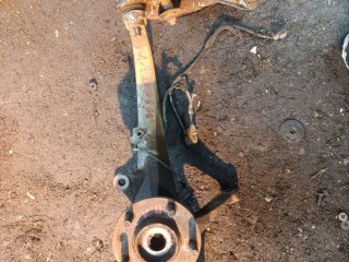 кулак поворотный левый Mazda 6 1 поколение [рестайлинг] (2005 - 2008), 2.0 л., бензин, МКПП, седан