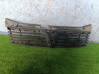 решетка радиатора Opel Omega B (1994 - 1999), 2.0 л., X 20 XEV, бензин, АКПП, универсал, 90459943, 90459941